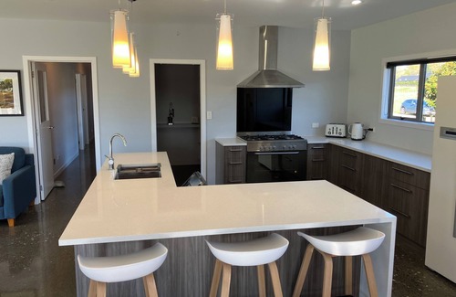 Otane House | Hawkes Bay Riverside Peaceful Paradise