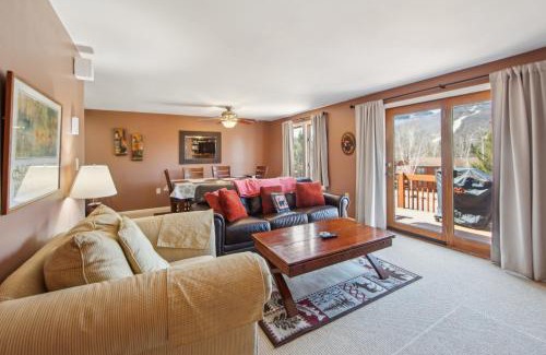 North Creek House | Hawkeye 21E - Spacious Townhome for Families