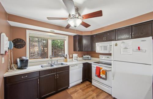 North Creek House | Hawkeye 21E - Spacious Townhome for Families