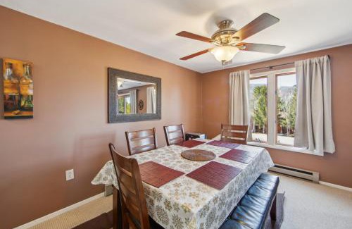 North Creek House | Hawkeye 21E - Spacious Townhome for Families