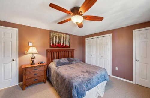 North Creek House | Hawkeye 21E - Spacious Townhome for Families