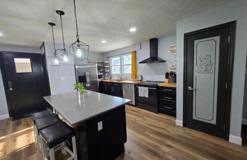 Oak Ridge House | Hawkeye Lodge of Oakridge