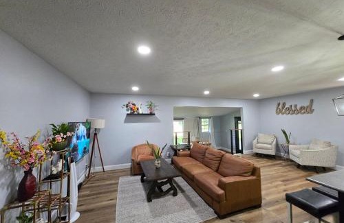 Oak Ridge House | Hawkeye Lodge of Oakridge