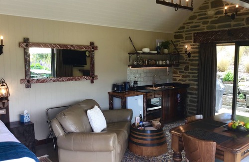Lake Hayes Ski Chalet | HawkRidge Chalet - Honeymooners Chalet Spa Pool & Uninterrupted mountain views
