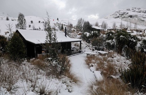 Lake Hayes Ski Chalet | HawkRidge Chalet - Honeymooners Chalet Spa Pool & Uninterrupted mountain views