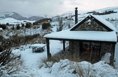 Lake Hayes Ski Chalet | HawkRidge Chalet - Honeymooners Chalet Spa Pool & Uninterrupted mountain views
