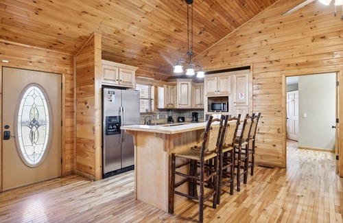 Black Bear Falls Cabin | Hawks Crest: Amazing Mountain Lodge with Spectacular Views
