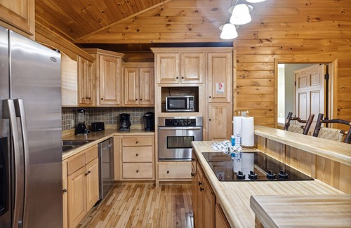 Black Bear Falls Cabin | Hawks Crest: Amazing Mountain Lodge with Spectacular Views