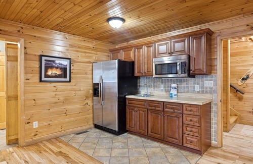 Black Bear Falls Cabin | Hawks Crest: Amazing Mountain Lodge with Spectacular Views