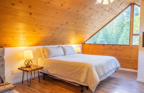 West Village House | Hawks Nest- Perfect Getaway In Shaver Lake