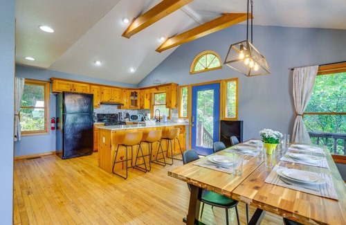 Murphy House | Hawk’s View Chalet - Hot Tub + Mountain Views