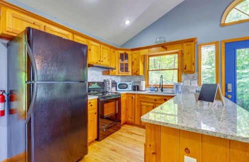 Murphy House | Hawk’s View Chalet - Hot Tub + Mountain Views