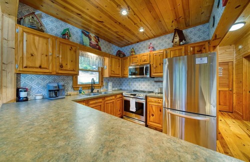 Suches Cabin | Hawks Whistle - Waterfall Nearby and Hot tub