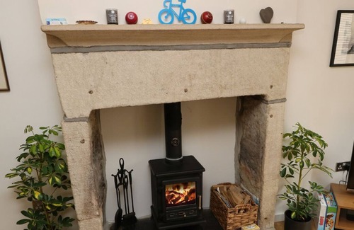 Mytholmroyd Cottage | HAWKSCLOUGH COTTAGE, pet friendly, with open fire in Hebden Bridge