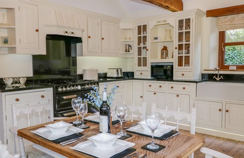 Kendal Cottage | HAWTHORN COTTAGE, family friendly, luxury holiday cottage in Sedgwick