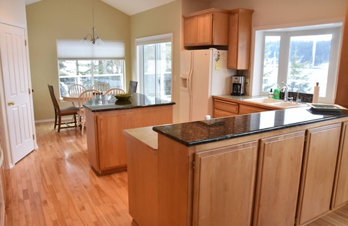 Hayden House | Hayden Lake Sunlit & Spacious Reunion Home -7 Bedrooms - Sleeps Up To 17!