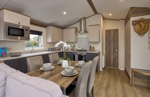 Hayling Island House | Hayling Island 2 Bed Hot Tub Caravan Pet SM18