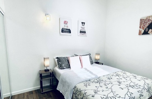 Hayward House | Hayward Entire2br comfortable Home/Free Parking