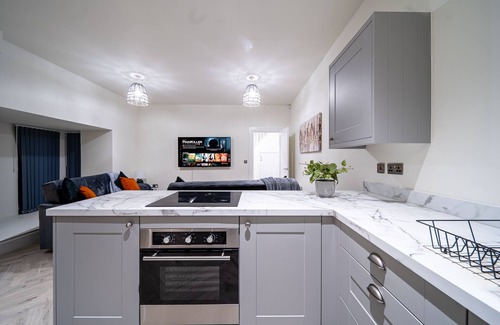 Leeds Apartment | Hayy Perfect Work Stay Townhouse in Leeds