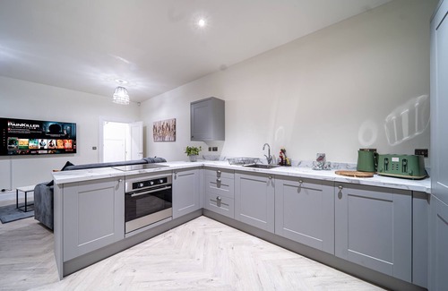 Leeds Apartment | Hayy Perfect Work Stay Townhouse in Leeds