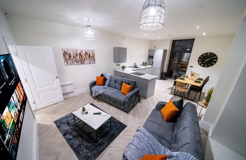 Leeds Apartment | Hayy Perfect Work Stay Townhouse in Leeds