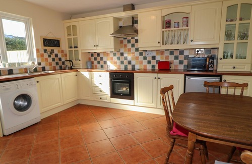 Portrush Cottage | HAZEL COTTAGE, pet friendly, country holiday cottage in Portrush