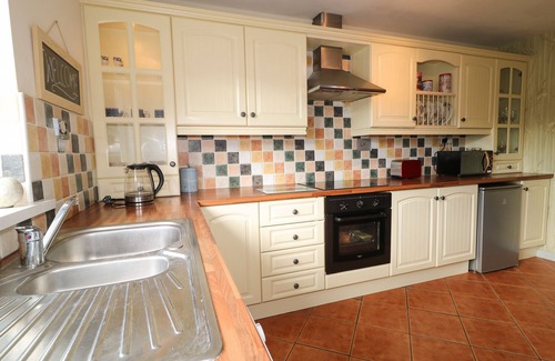 Portrush Cottage | HAZEL COTTAGE, pet friendly, country holiday cottage in Portrush