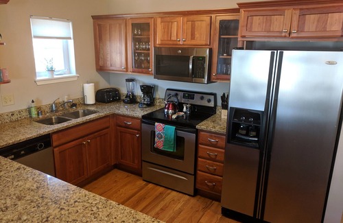 Lake Geneva House | HAZEL'S HIDEAWAY - A Downtown Lake Geneva Gem!