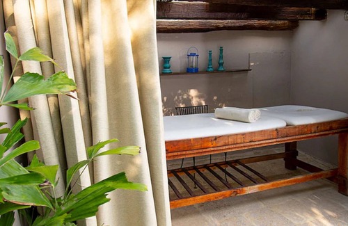 Cartagena Walled City Cabin | Hb-stf Boutique Hotel Room With Jacuzzi Air Conditioning And Wifi