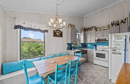South Nags Head House | Head for the beach and settle into Migration!