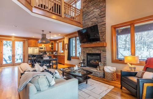 Elk Park House | Headwaters Hideaway 2 bed 2 and a half bath home in gated community near Banner Elk