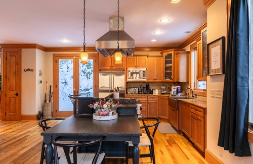 Elk Park House | Headwaters Hideaway 2 bed 2 and a half bath home in gated community near Banner Elk