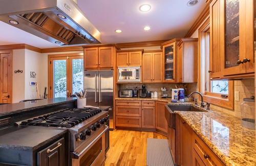 Elk Park House | Headwaters Hideaway 2 bed 2 and a half bath home in gated community near Banner Elk