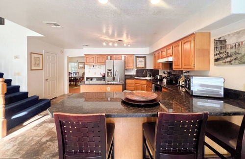 Spring Valley House | Healthy House for Sports Teams, Business Groups, Family Reunions, 22 people