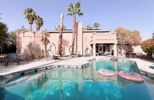 Spring Valley House | Healthy House for Sports Teams, Business Groups, Family Reunions, 22 people
