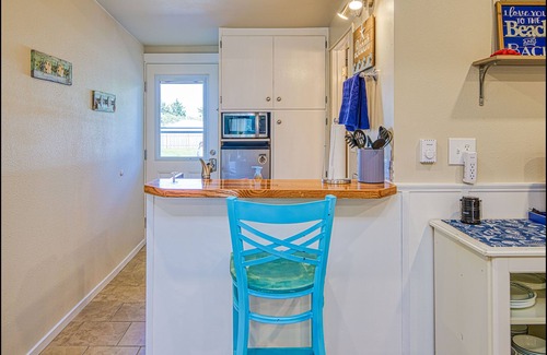 Ocean Shores Condo | Hear the Surf at Pacific Surf Condo