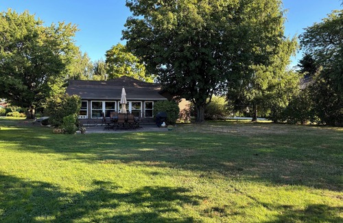 North East House | Heard it Through the Grapevine is a charming 3 - bedroom house in North East PA.