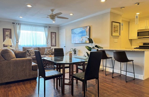 Peachtree Center Apartment | Heart Downtown King Bed City View w Washer Dryer