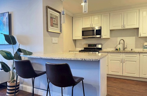 Peachtree Center Apartment | Heart Downtown King Bed City View w Washer Dryer