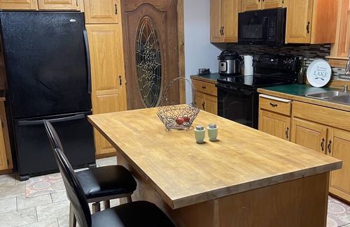 Orland House | Heart Lodge Lakefront, great fishing and swimming with kayaks and paddle Bds!