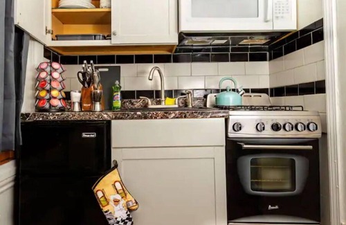 Albany Apartment | Heart of Albany - Skip from Work to Happy Hour
