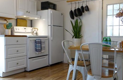 Burlington Apartment | Heart-of-Burlington Four Bedroom Apartment