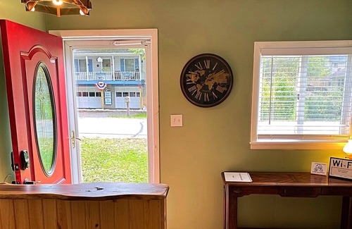 Conneaut Lakeshore Cottage | Heart of Conneaut Lake - Close2Water - Full Kitchen - Central A/C
