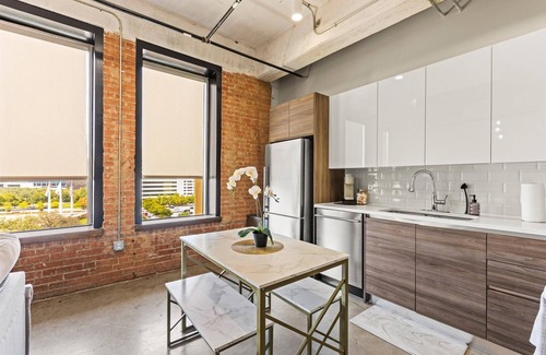 Downtown Dallas Apartment | Heart of Downtown Dallas: 2BR 2 BA City View APT