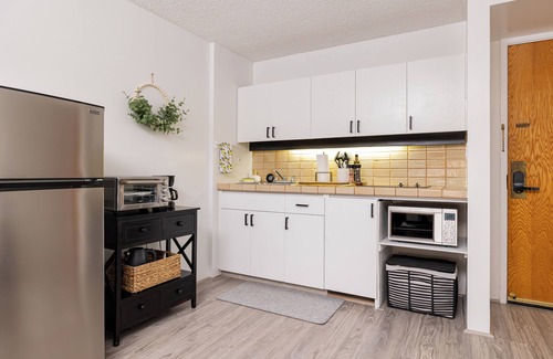 Downtown Honolulu Condo | Heart of Downtown, Newly renovated Mountain View Suite, Full Kitchen Living Room