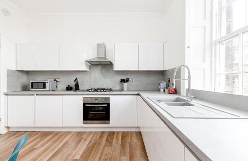 New Town Apartment | Heart of Edinburgh City Centre 3 Bed Georgian Apt