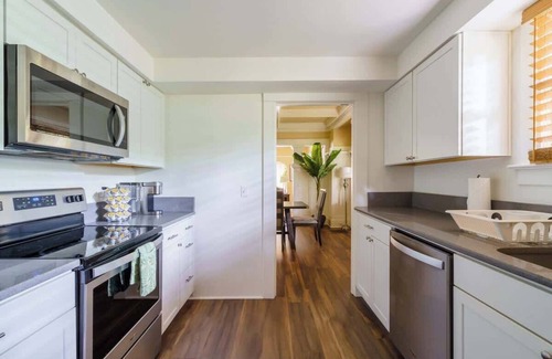 Creston - Kenilworth House | Heart of Hawthorne! Newly Remodeled, 99 Walk Score