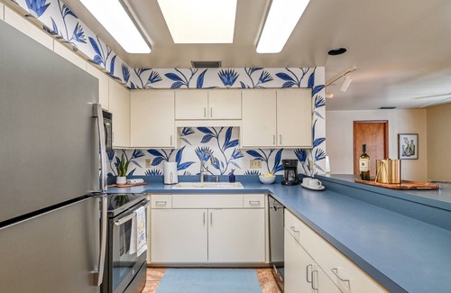 St. Augustine Historic District Apartment | Heart of Historic District! Rooftop with Fire Pit, Park and Walk Everywhere, $300 in Free Tickets!