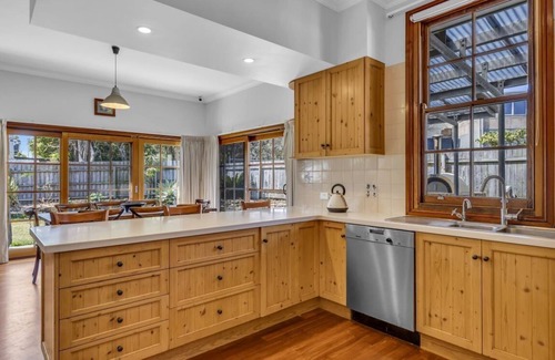 Merimbula Cabin | Heart Of Longpoint - Pet friendly and Fenced