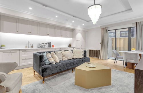 Marylebone Apartment | ❤️ Heart of Marylebone ° 🌿 Big Patio, ❄️ A/C ° 🌳 Backyard ° 🧺 W/D